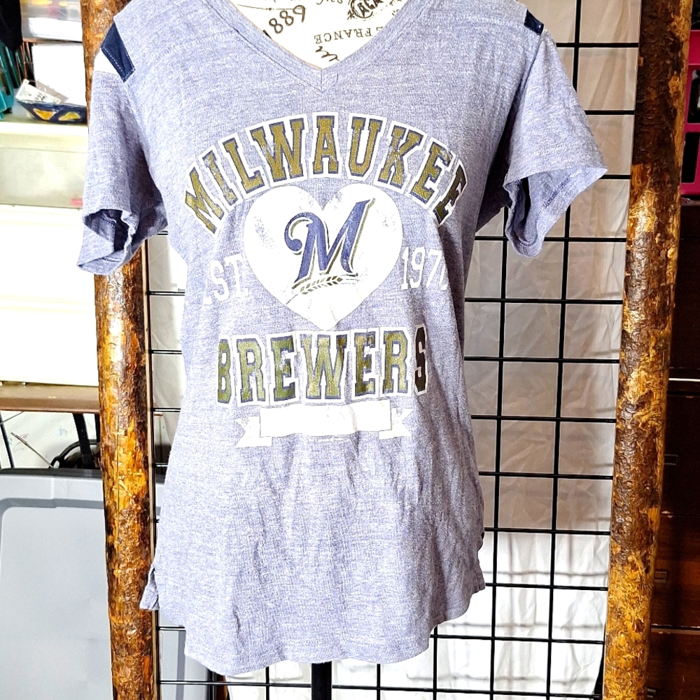 Milwaukee Brewers t-shirt.  Size Large.